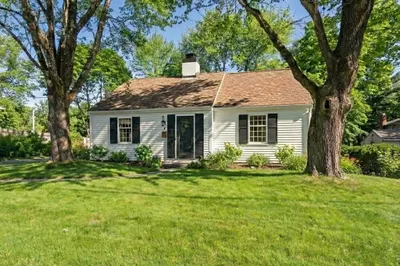 2 Woodbine Ln