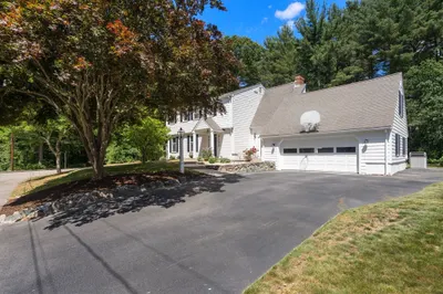 10 Steven Ln 1