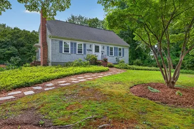 24 Railroad Ave 1