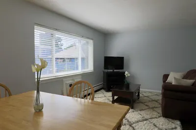 425 S Huntington Ave #10 1