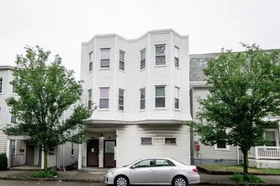 25 W Wyoming Ave #6 1