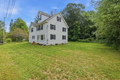 169 Quinapoxet St 1