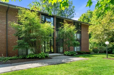 7 Longwood Drive #207 1