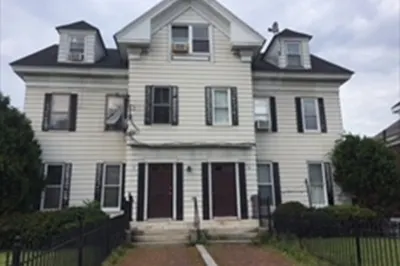 862-864 Main St 1