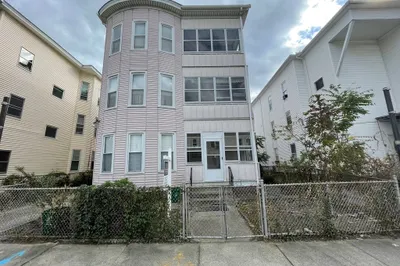 7 Shawmut St 1
