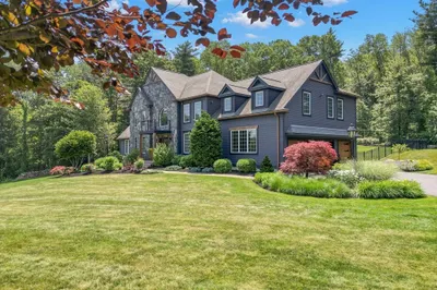 4 Crescent Meadow Ln 1