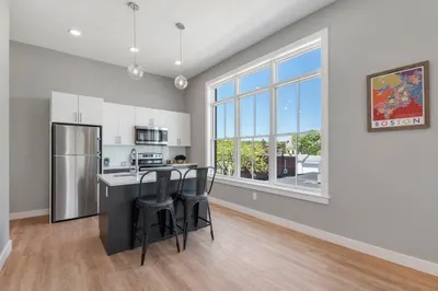 421 Main St #304