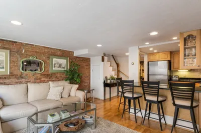 18 Dartmouth Pl #1
