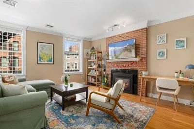 371 Hanover St #2
