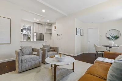 2-a Wellington St #2