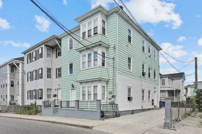 32 Quequechan St