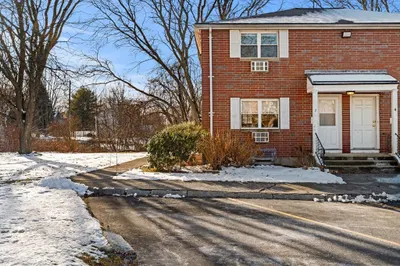 2 Kingston St #2