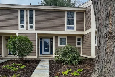 11 Oak St #42