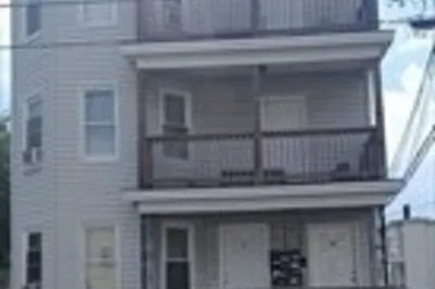 8 Taber Ave #2ndFl Front