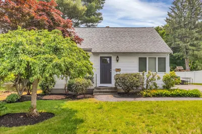 4 Oakridge Ave