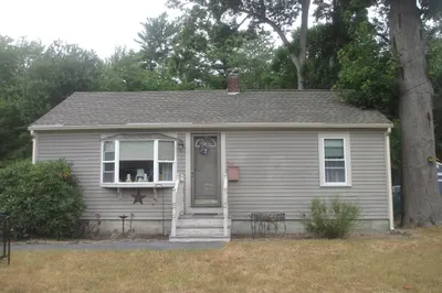 34 Ekstrom Cir