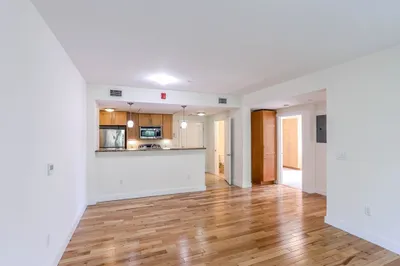 87 New St #408