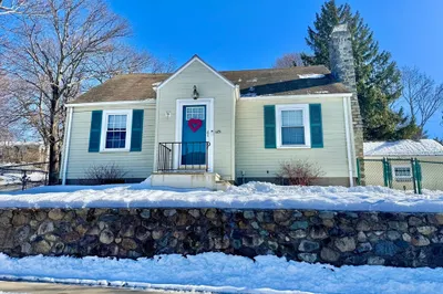 125 Pine Grove Ave 1