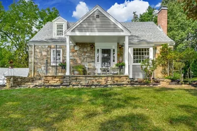 17 Bowman St
