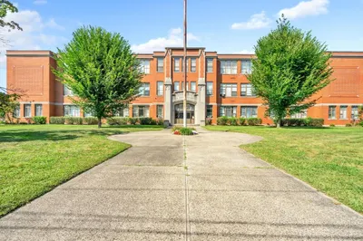 90 Mckinstry Ave #305