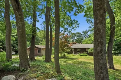 47 Old Oaken Bucket Rd