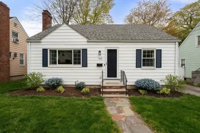 152 Sprague St 1