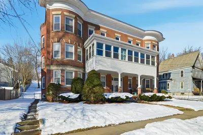 44 Bardwell Street #2R 1
