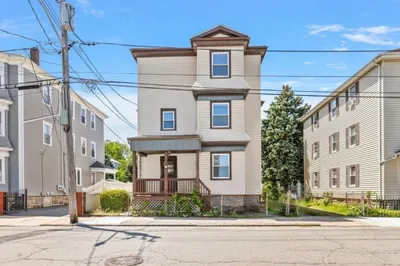 77 Weetamoe St #2 1