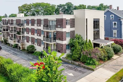 245 Lafayette St #1E 1