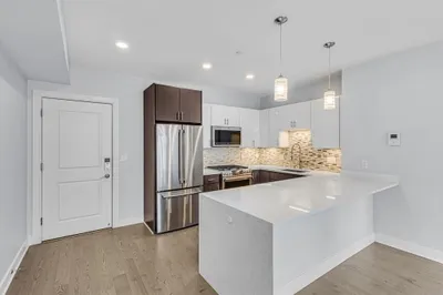 2 Cliveden St #305E 1
