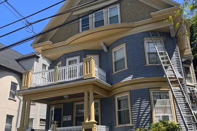 40 Hewins St