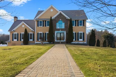 6 Meadowlark Drive 1