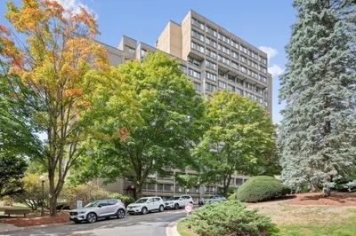 250 Hammond Pond Pkwy #102N 1