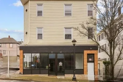 337 Columbia St 1