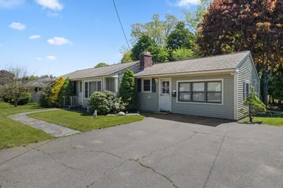 25 Kings Mountain Dr 1