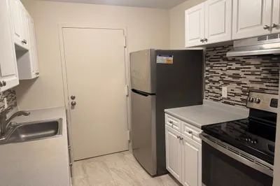 8 Village Way #8