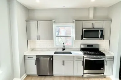 38 Oneida St #2