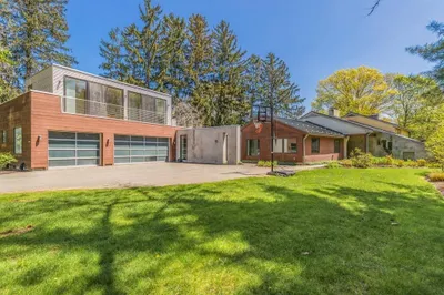 4 Edgewater Place 1