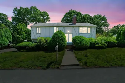 28 Howard Ave