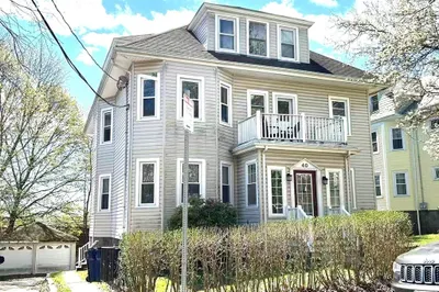 40 Manthorne Rd #2
