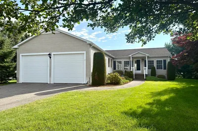 7 Edgestone Drive
