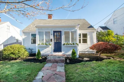 16 Massasoit Ave