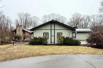 39 Lyons Rd 1