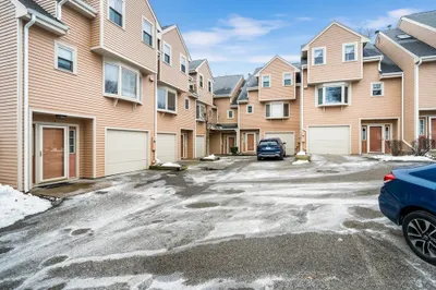 215 Centre St #4