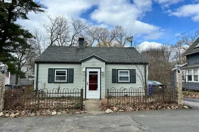 34 Crescent Ln