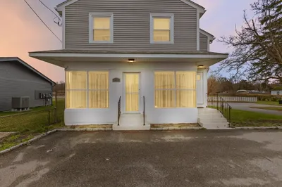 1550 Fall River Ave