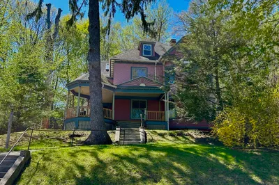 13 Circuit Ave E 1