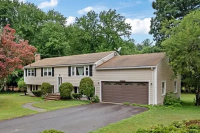 17 Brewster Dr 1