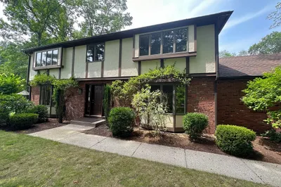 1 Stonegate Cir 1