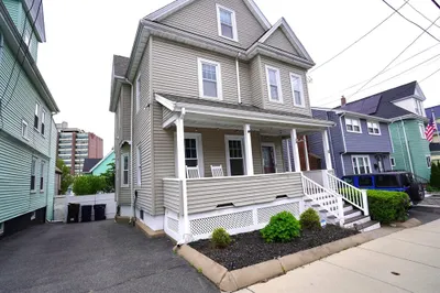 18 Henry St #1